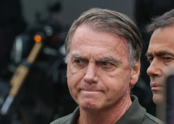 Maioria dos brasileiros atribui prisão de Bolsonaro a atos próprios e familiares, aponta Quaest