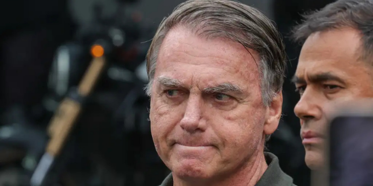 Maioria dos brasileiros atribui prisão de Bolsonaro a atos próprios e familiares, aponta Quaest