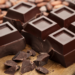 Pesquisadores do Reino Unido identificam que o consumo moderado de chocolate amargo está ligado a envelhecimento biológico mais lento, graças à teobromina, sem exageros na dieta.