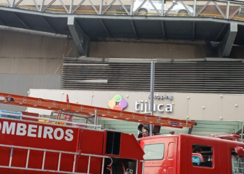 Um princípio de incêndio no Shopping Tijuca, na Zona Norte do Rio, levou à evacuação de clientes e fechamento temporário de lojas. Brigada interna e Corpo de Bombeiros contiveram as chamas.