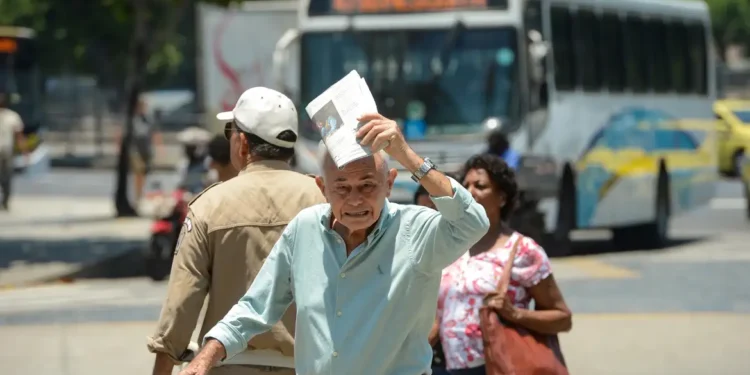 Cidade do Rio enfrenta calor extremo e umidade baixa nesta semana.