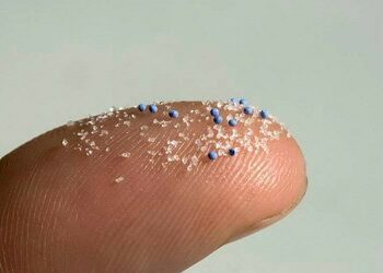 Estudo conduzido na China mostra que micro e nanoplásticos estão presentes no ar das cidades em volumes muito superiores aos estimados anteriormente.
