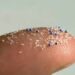 Estudo conduzido na China mostra que micro e nanoplásticos estão presentes no ar das cidades em volumes muito superiores aos estimados anteriormente.