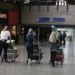 EUA suspendem vistos de imigração para brasileiros e mais 74 países a partir de janeiro.