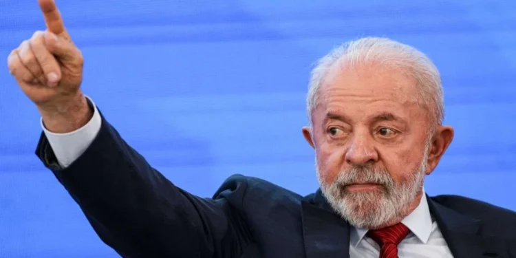 Presidente Lula defende relações equilibradas entre nações, comenta tarifas dos EUA e prevê melhora no diálogo com Trump após encontro em março.