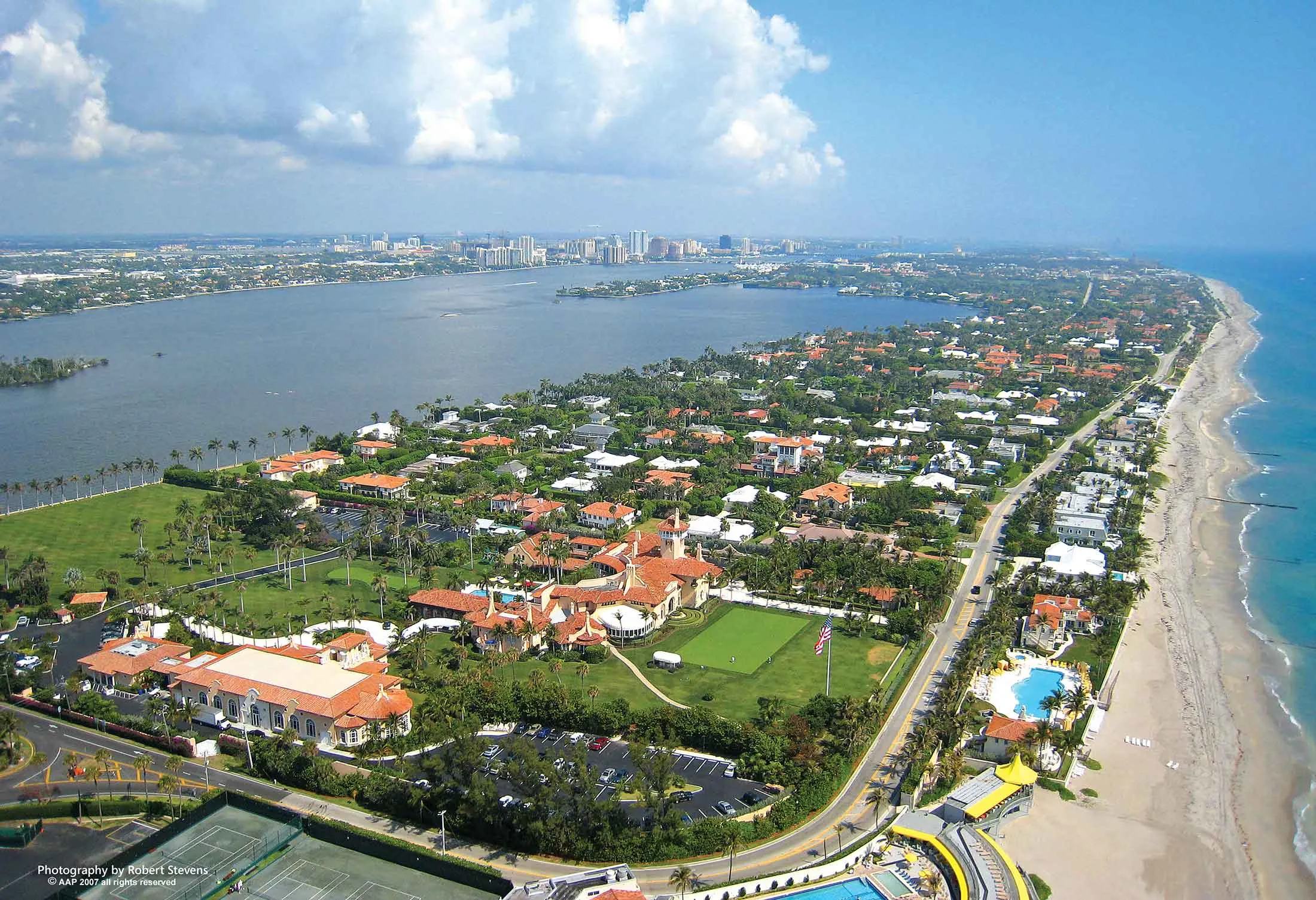 Conheça Mar-a-Lago, mansão histórica em Palm Beach que virou residência e centro político de Donald Trump.