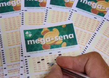Mega-Sena 3051 não teve ganhador na sena e acumulou para R$ 36 milhões. Confira as dezenas sorteadas e os valores da quina e da quadra.