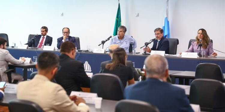 Rio fecha 2025 com saldo positivo de R$ 1,3 bi, mas Alerj alerta para déficit crescente e desafios em 2026