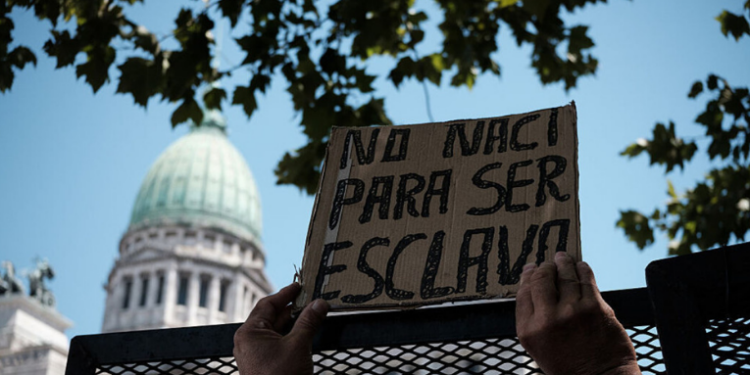 Confrontos em Buenos Aires deixam dezenas de detidos durante manifestação