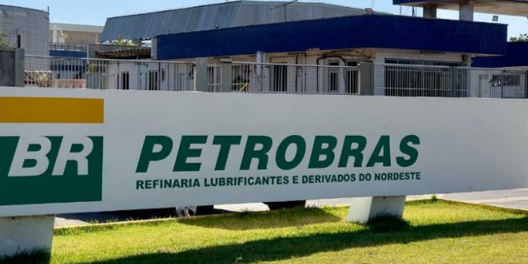 Petrobras confirma concurso em 2026 com 1.200 vagas e salários de até R$ 10 mil