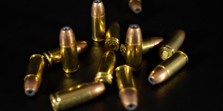 STF avalia lei do Rio que autoriza gratificação a policiais civis por apreensão de armas ou mortes em operações. Alexandre de Moraes pediu esclarecimentos ao governo e à Alerj.