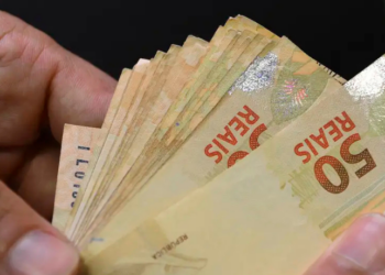 Nova tabela do Imposto de Renda 2026 garante isenção para salários de até R$ 5 mil e redução para quem ganha até R$ 7.350. Medida beneficia 16 milhões de pessoas.
