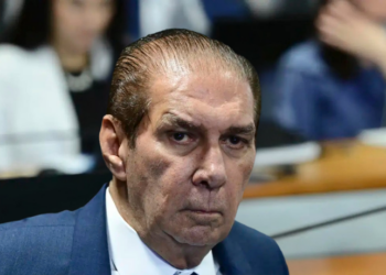 Jader Barbalho recebeu alta hospitalar neste domingo, em Belém, após internação para tratamento de desidratação. Segundo médicos, o senador apresentou boa evolução clínica.