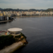 Niterói segue em estágio de atenção devido à chuva intensa em bairros como Sapê e Morro da Penha. Prefeitura e Defesa Civil reforçam monitoramento e atendimento à população.