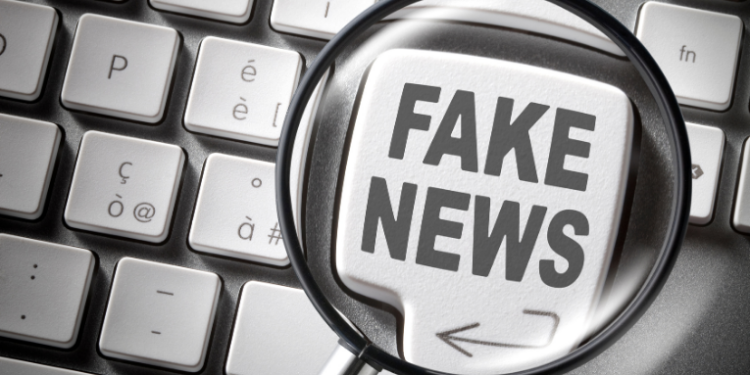 A Receita Federal esclarece que não suspende contas bancárias ou cartões de crédito. Notícias sobre o tema são fake news e visam aplicar golpes. Saiba como se proteger.