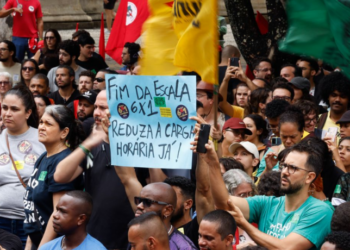O debate sobre o fim da escala 6x1 avança no Congresso em 2026, com foco na jornada semanal de trabalhadores, apoio do governo federal e repercussão entre sindicatos e empresários.