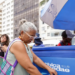 Durante o Carnaval, hidratação e alimentação adequada são essenciais. Especialistas reforçam consumo de água e refeições balanceadas para prevenir desgaste físico e problemas de saúde.