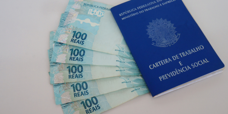 O Rio de Janeiro disponibiliza 3.890 vagas de emprego, estágio e jovem aprendiz, com destaque para comércio, serviços e construção civil. Há oportunidades para PCDs e candidatos sem experiência.