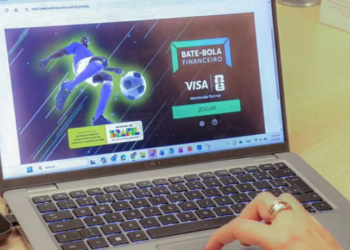 O CadÚnico apresenta o Bate-Bola Financeiro, jogo interativo que ensina educação financeira e planejamento de gastos para famílias inscritas em programas sociais, disponível online e gratuito.