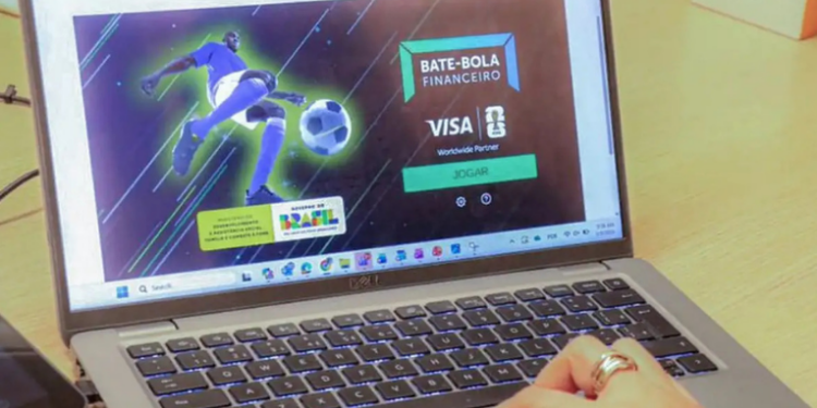 O CadÚnico apresenta o Bate-Bola Financeiro, jogo interativo que ensina educação financeira e planejamento de gastos para famílias inscritas em programas sociais, disponível online e gratuito.