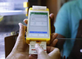 Novas regras do Programa de Alimentação do Trabalhador entram em vigor nesta terça (10), limitando taxas, reduzindo prazos de repasse e ampliando a concorrência no uso de vale-refeição e vale-alimentação.