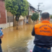 O Rio de Janeiro segue em alerta devido às fortes chuvas que causam alagamentos, risco de deslizamentos e acionamento da Força de Resposta Imediata da Marinha.