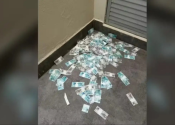 A Polícia Federal cumpre mandados em Balneário Camboriú e Itapema na terceira fase da Operação Barco de Papel, recupera uma mala repleta de dinheiro arremessada pela janela e apreende veículos e celulares ligados à apuração de desvios no Rioprevidência.