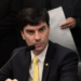 O Ministério Público de Santa Catarina abriu procedimento para analisar a atuação do delegado-geral Ulisses Gabriel no caso da morte do Cão Orelha e pediu diligências complementares à Justiça.