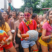 Dermatologistas alertam para cuidados com a pele no Carnaval. Maquiagem, glitter e exposição ao sol podem causar alergias e queimaduras. Saiba como se proteger.