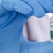 O Ministério da Saúde iniciou a vacinação contra a dengue para profissionais do SUS. A meta é imunizar 1,2 milhão de trabalhadores com a vacina brasileira do Butantan.