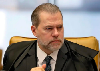 Polícia Federal pede ao STF a suspeição de Dias Toffoli na investigação sobre fraudes no Banco Master. Caso envolve mensagens apreendidas e pode movimentar R$ 17 bilhões, segundo apuração.