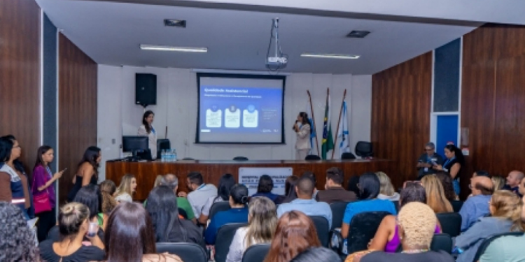 A Prefeitura de Duque de Caxias implementa o Programa de Liderança para capacitar gestores de saúde, melhorar a eficiência operacional e padronizar informações de pacientes em toda a rede municipal.