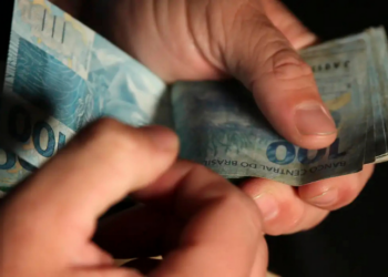 Tesouro Direto registra recorde de R$ 12,02 bilhões em vendas em janeiro, impulsionado pela alta da Selic. Número de investidores cresce e estoque total chega a R$ 220,24 bilhões.