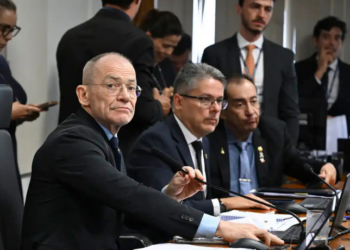 CPI do Crime Organizado no Senado convoca Roberto Campos Neto e Paulo Guedes, quebra sigilos do Banco Master e amplia investigações sobre supostas fraudes bilionárias.