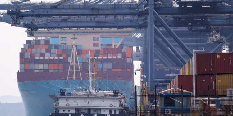 Governo chinês pede suspensão de taxas unilaterais e vê nova fase nas negociações com os Estados Unidos antes de cúpula bilateral