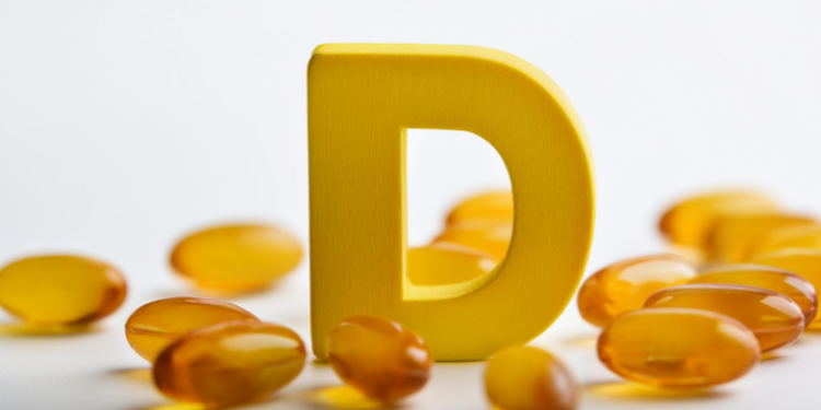 Estudo da Universidade de Surrey revela que baixos níveis de vitamina D aumentam o risco de internação por infecções respiratórias, sobretudo em idosos.