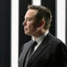 Elon Musk afirma que a SpaceX pretende construir uma cidade autossustentável na Lua em até 10 anos, mudando a prioridade antes voltada a Marte.