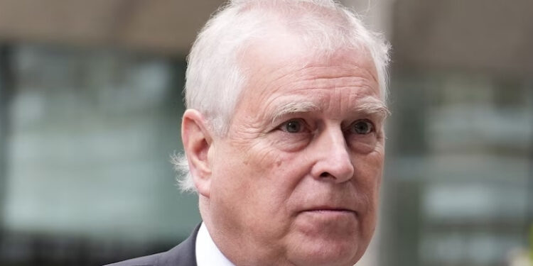 Príncipe Andrew é detido em investigação relacionada ao caso Jeffrey Epstein.