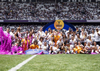 Corinthians e Palmeiras decidem a Supercopa Feminina 2026 neste sábado. O campeão levará R$ 1 milhão, em partida transmitida ao vivo pela TV Globo e SporTV.
