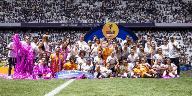 Corinthians e Palmeiras decidem a Supercopa Feminina 2026 neste sábado. O campeão levará R$ 1 milhão, em partida transmitida ao vivo pela TV Globo e SporTV.