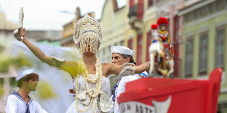 A cidade do Rio de Janeiro recebe celebrações de Iemanjá em fevereiro, com cortejos, apresentações culturais e oferendas ao mar. Evento é Patrimônio Cultural Imaterial da cidade.