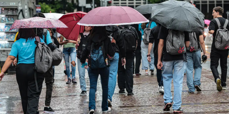 Inmet emite alerta de grande perigo para chuvas intensas no RJ, SP e MG