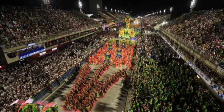 Prefeitura do Rio define ponto facultativo no Carnaval 2026 para servidores públicos, com folga em dias selecionados. Serviços essenciais terão expediente normal.