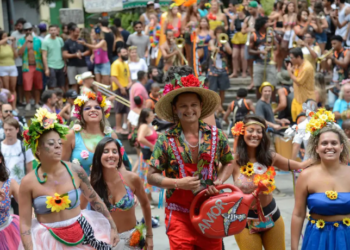 Mononucleose, conhecida como “doença do beijo”, exige atenção no Carnaval. Infectologista alerta sobre sintomas, prevenção e cuidados para evitar complicações.