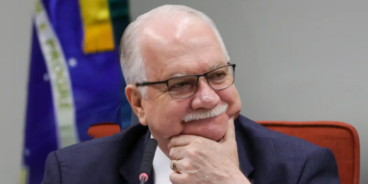 O STF realizará reunião para analisar relatório da PF sobre o Banco Master, que menciona Dias Toffoli. Fachin apresentará defesa e material aos ministros da Corte.