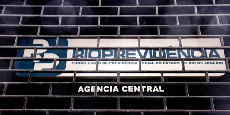 Ex-presidente da Rioprevidência, Deivis Marcon Antunes, é preso na segunda fase da Operação Barco de Papel, que investiga investimentos irregulares no Banco Master.