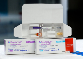 A partir de fevereiro, o SUS oferece nirsevimabe para prevenir bronquiolite em bebês prematuros e crianças com doenças crônicas, garantindo proteção contra o vírus sincicial respiratório.