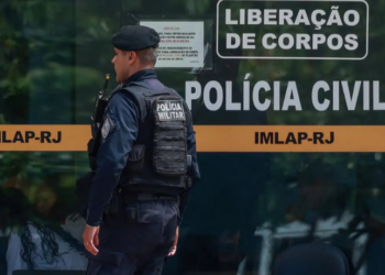 Operação Contenção prende suspeitos do Comando Vermelho em Duque de Caxias. Polícia Civil cumpriu mandados contra grupo ligado ao tráfico e ataques a delegacia.