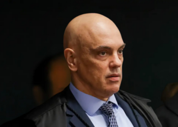 STF define limites para juízes receberem por palestras e serem acionistas de empresas. Magistrados não podem administrar negócios e devem se afastar de processos envolvendo familiares.