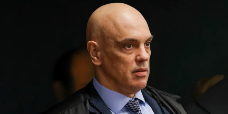 STF define limites para juízes receberem por palestras e serem acionistas de empresas. Magistrados não podem administrar negócios e devem se afastar de processos envolvendo familiares.